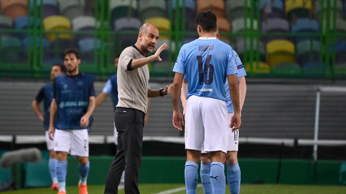 LISBON, PORTUGAL - AUGUST 15: Pep Guardiola, Manager of Manchester City speaks with Rodrigo of Manchester City during the UEFA Champions League Quarter Final match between Manchester City and Lyon at Estadio Jose Alvalade on August 15, 2020 in Lisbon, Portugal. (Photo by Franck Fife/Pool via Getty Images)