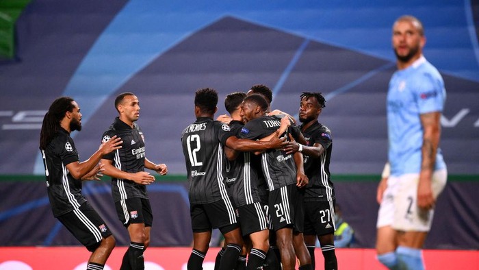 LISBON, PORTUGAL - AUGUST 15: Moussa Dembele of Olympique Lyon celebrates with teammates after scoring his teams third goal during the UEFA Champions League Quarter Final match between Manchester City and Lyon at Estadio Jose Alvalade on August 15, 2020 in Lisbon, Portugal. (Photo by Franck Fife/Pool via Getty Images)