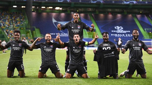 Lyon players celebrate after winning the Champions League quarterfinal match against Manchester City at the Jose Alvalade stadium in Lisbon, Portugal, Saturday, Aug. 15, 2020. (Franck Fife/Pool Photo via AP)