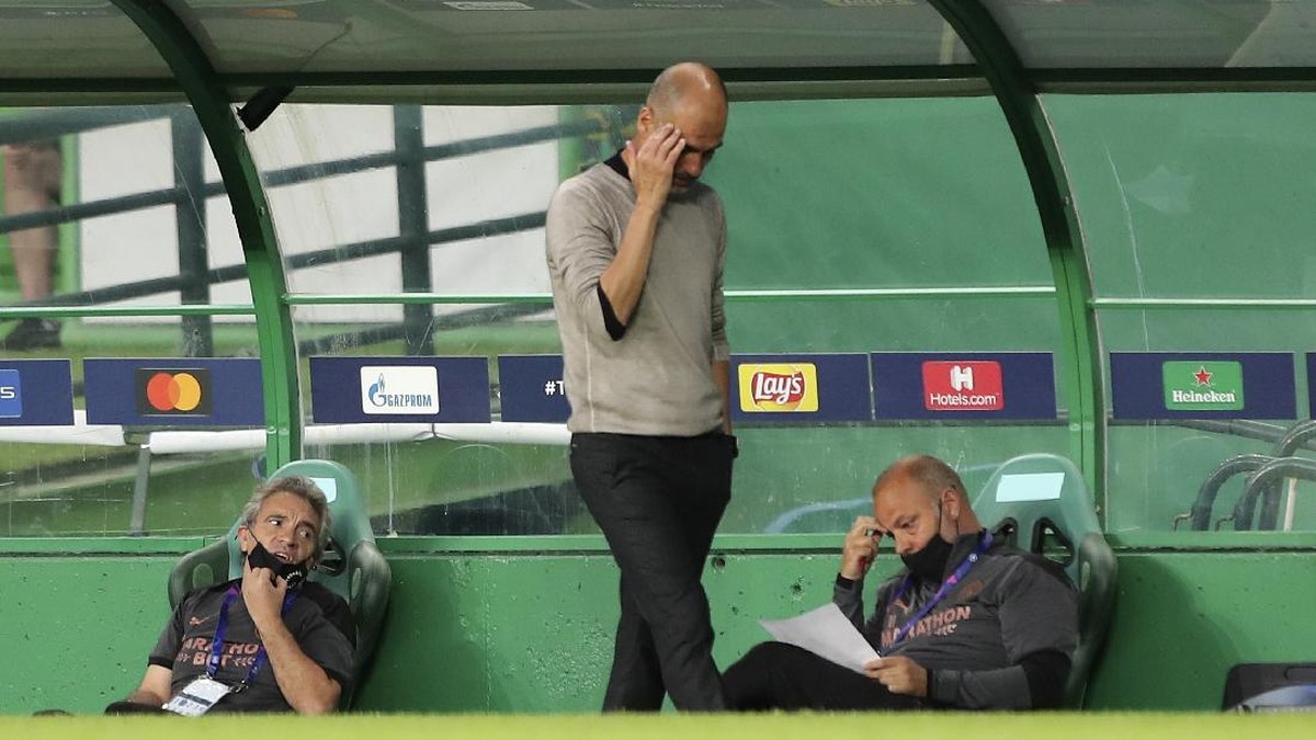 Pep Guardiola dibuat geregetan saat Manchester City berhadapan dengan Lyon. (Foto: AP/Miguel A. Lopes)