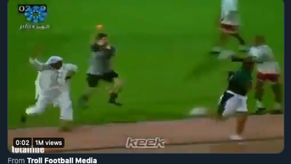 Pep Guardiola Diserbu Meme Usai City Dilibas Lyon