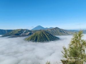 Traveler, Jangan Baper Kalau Disuruh Pakai Masker di Tempat Wisata Ya! Traveler, Jangan Baper Kalau Disuruh Pakai Masker di Tempat Wisata Ya!