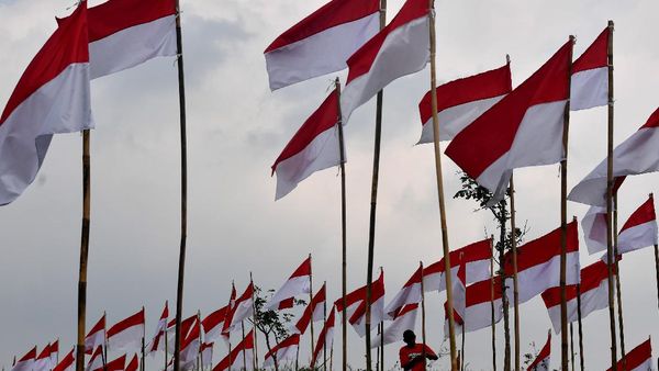 Ribuan Bendera Merah Putih Hiasi Poetoek Suko Mojokerto