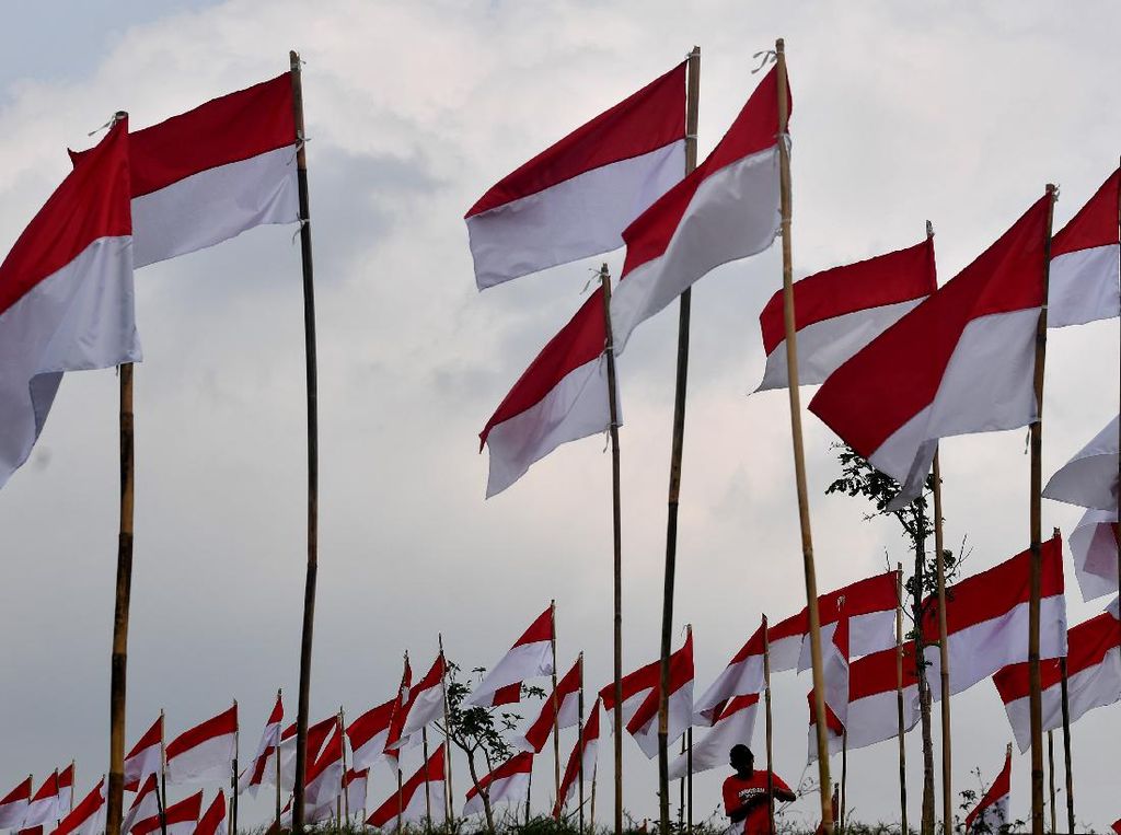 7 Fakta Menarik Bendera Merah Putih: Makna Warna-Pengibaran