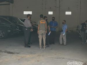 11 Saksi Diperiksa soal Teror Petasan Rumah Bupati Kediri 11 Saksi Diperiksa soal Teror Petasan Rumah Bupati Kediri