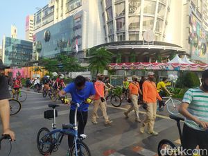 CFD Ditiadakan, Trotoar Sudirman Masih Dipenuhi Warga