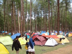 15 Ribu Pendaki Rayakan HUT Ke-75 RI di Gunung Bawakaraeng Gowa