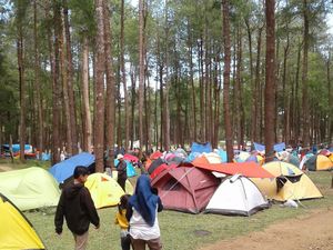 15 Ribu Pendaki Rayakan HUT Ke-75 RI di Gunung Bawakaraeng Gowa 15 Ribu Pendaki Rayakan HUT Ke-75 RI di Gunung Bawakaraeng Gowa