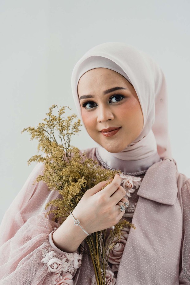 Cut Meyriska/Dok.Hala Gold Cut Meyriska/Dok.Hala Gold