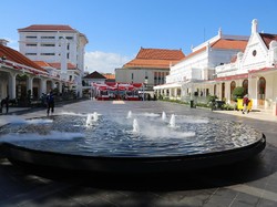 Di Momen Hari Kemerdekaan, Wali Kota Risma Resmikan Plaza Alun-alun Surabaya