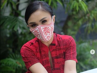Bak Bendera Merah Putih, Intip Foto 9 Gaya Artis Ikutan #MerahPutihChallenge