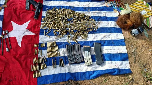 Barang bukti dari KKB Pimpinan Hengky Wanmang