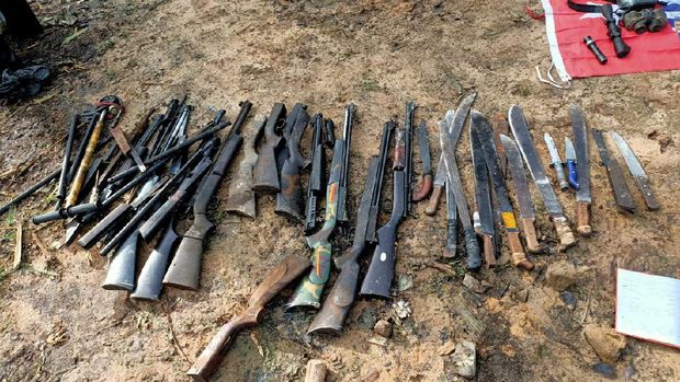 Barang bukti dari KKB Pimpinan Hengky Wanmang