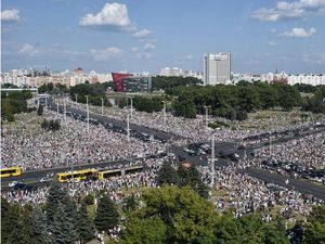 Puluhan Ribu Warga Belarusia Turun ke Jalan Protes Hasil Pilpres