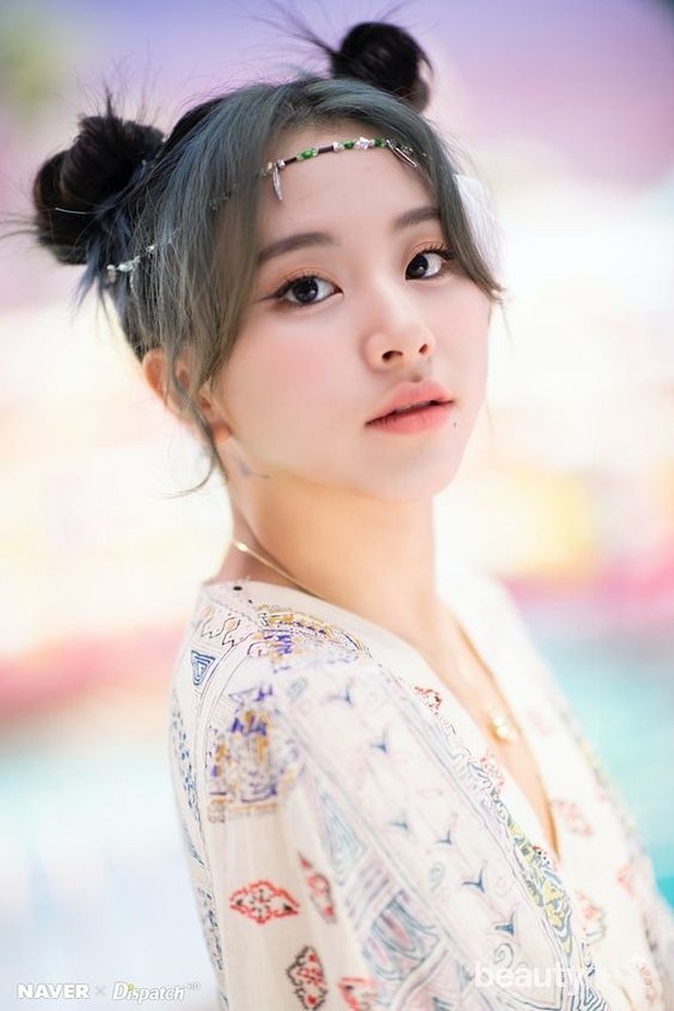 Chaeyoung Twice/pinterest.com/muhamadsyahid Terlihat cute dengan hairstyle space buns seperti Chaeyoung Twice.