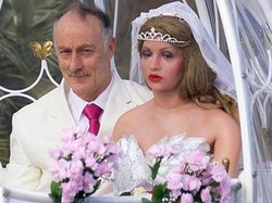 Fakta Mengerikan di Balik Kisah Pria yang Hidup dengan 9 Boneka Cantik