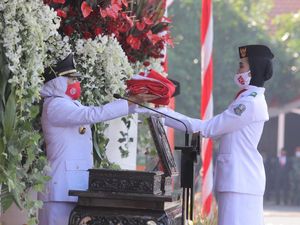 Pesan Khofifah Dalam HUT RI ke-75: Jatim Bertekad Merdeka dari Pandemi