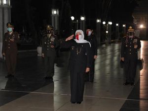 Gelar Renungan Suci, Khofifah Ajak Masyarakat Merdeka dari COVID-19 Gelar Renungan Suci, Khofifah Ajak Masyarakat Merdeka dari COVID-19