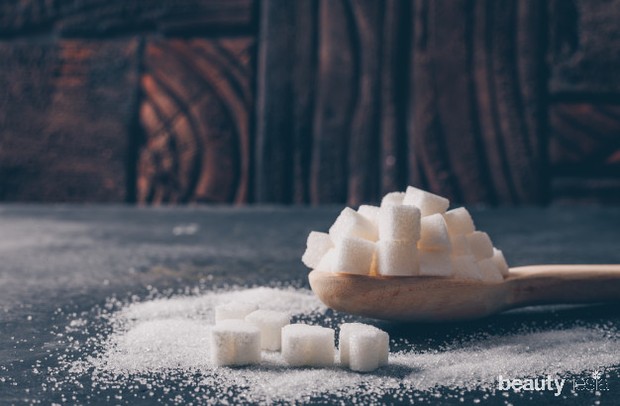 gula dipercaya bisa mengeksfoliasi kulit gelap dan membantu mengangkat sel-sel kulit mati.