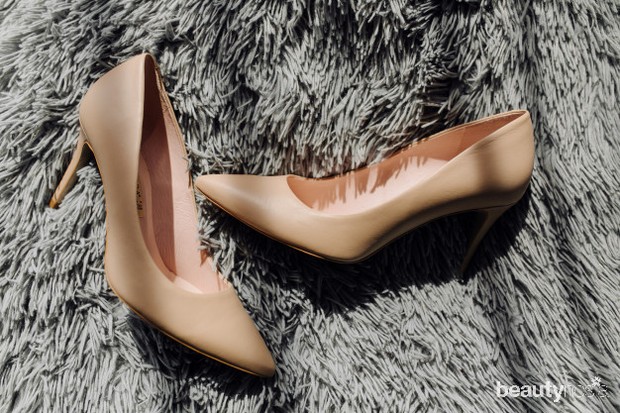 High Heels/freepik.com Semakin tebal heels yang kamu gunakan, hal ini semakin baik untuk kenyamananmu saat menggunakannya.