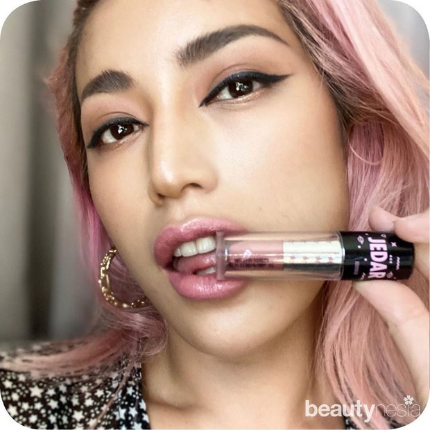 Adapun item makeup yang ditawarkan diantaranya ialah cushion, eyeliner, blush on lip matte dan juga lipstik