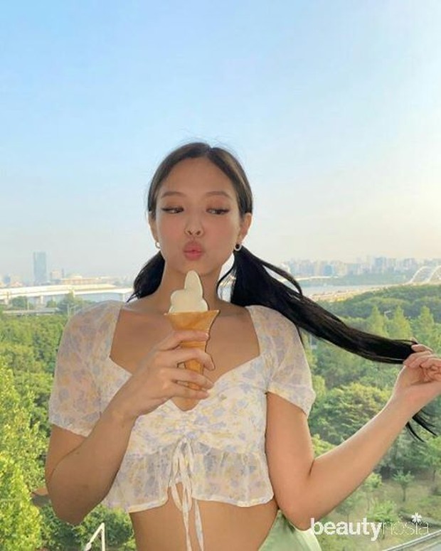 Jennie Blackpink/Instagram.com/jennierubyjane Walaupun pigtails kelihatan kekanak-kanakan, masih bisa disiasati agar cocok untuk semua usia.