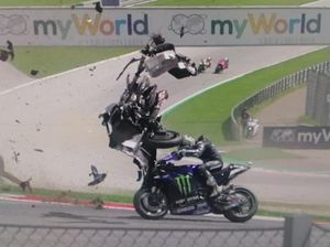 Kepalanya Nyaris Tersambar Motor, Rossi Mengira Itu Bayangan Helikopter