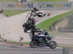 Kepalanya Nyaris Tersambar Motor, Rossi Mengira Itu Bayangan Helikopter