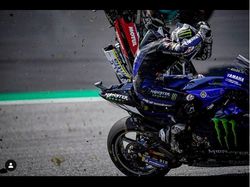 Momen Vinales Lindungi Kepala Pakai Tangan saat Motor Zarco Terbang