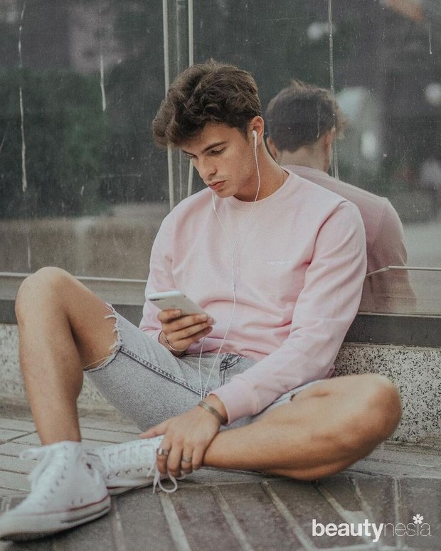 Men/Pinterest.com Stalking media sosial mantan