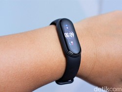 Review Xiaomi Mi Band 5, Serupa Tapi Tak Sama