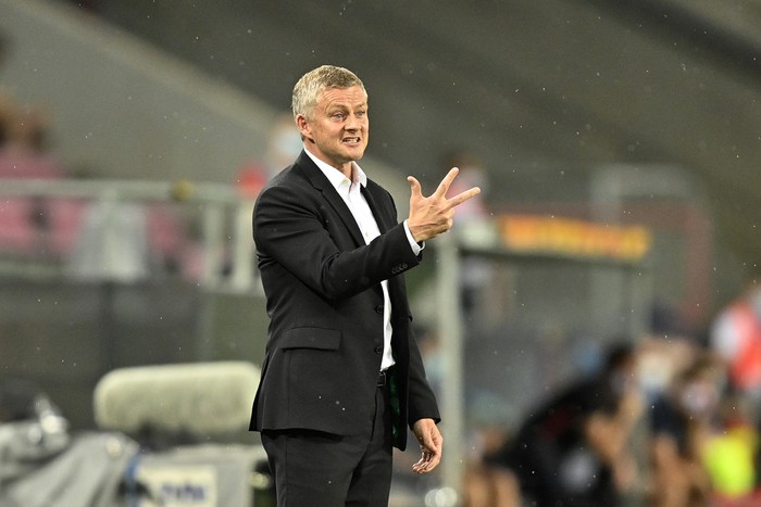 COLOGNE, GERMANY - AUGUST 16: Ole Gunnar Solskjaer, Manager of Manchester United gestures during the UEFA Europa League Semi Final between Sevilla and Manchester United at RheinEnergieStadion on August 16, 2020 in Cologne, Germany. (Photo by Martin Meissner/Pool via Getty Images)