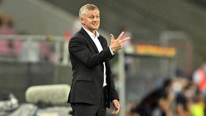 COLOGNE, GERMANY - AUGUST 16: Ole Gunnar Solskjaer, Manager of Manchester United gestures during the UEFA Europa League Semi Final between Sevilla and Manchester United at RheinEnergieStadion on August 16, 2020 in Cologne, Germany. (Photo by Martin Meissner/Pool via Getty Images)