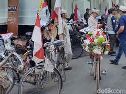 Menengok Keseruan Komunitas Sepeda Ontel di Bandung Rayakan HUT RI ke-75