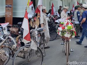 Menengok Keseruan Komunitas Sepeda Ontel di Bandung Rayakan HUT RI ke-75 Menengok Keseruan Komunitas Sepeda Ontel di Bandung Rayakan HUT RI ke-75