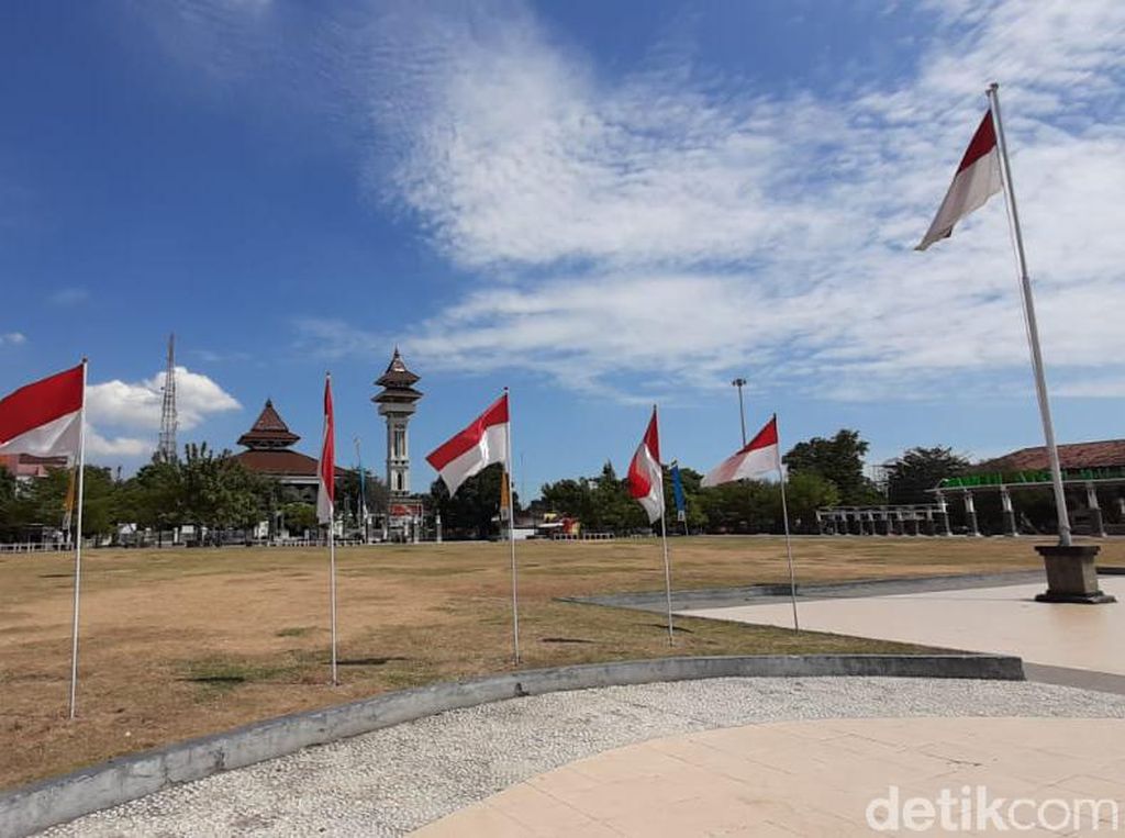 Dikritik Gus Mus Soal Bendera, Pemkab Rembang: Tidak Ada Kewajiban Dikritik Gus Mus Soal Bendera, Pemkab Rembang: Tidak Ada Kewajiban