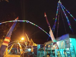 Perayaan HUT RI di Ciamis, Warga Hias Jalan Dengan Lampu Setinggi 10 Meter