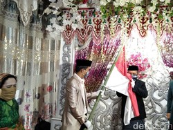 Pengantin-Tamu di Polman Ikut Sikap Sempurna Saat HUT RI, Begini Momennya