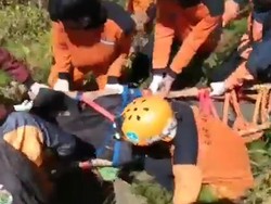 Pendaki di Gunung Bawakaraeng Meninggal, Dievakuasi Petugas Basarnas