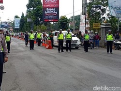 HUT RI Ke-75, Polisi-Pengendara di Lembang Bunyikan Klakson Bersama