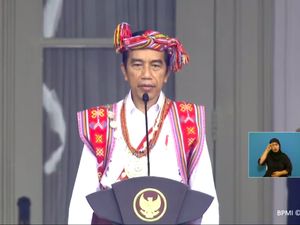 Penampilan Jokowi Berbaju Adat Timor Tengah Selatan di Istana Negara