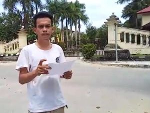 Kenang Yusuf-Randy, Mahasiswa Kibarkan Bendera Setengah Tiang Kenang Yusuf-Randy, Mahasiswa Kibarkan Bendera Setengah Tiang