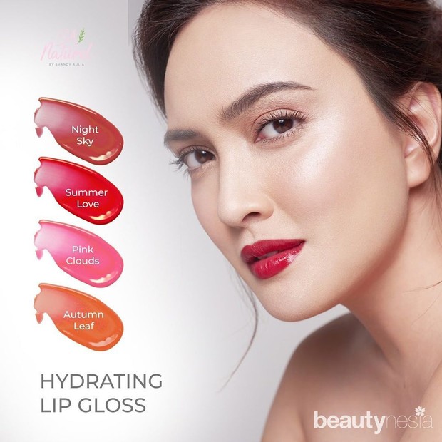 Produk-produk makeup yang dihadrikan berupa loose powder, hydrating lip gloss, eyeshadow, concealer dan lips check