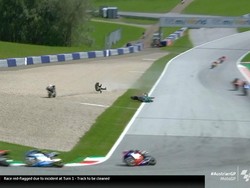 Tonton Lagi Detik-detik Rossi dan Vinales Nyaris Dihantam Motor Terbang Zarco-Morbidelli