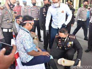 Bahagianya Toton, Penyandang Disabilitas di Cirebon Dapat Bantuan Kaki Palsu