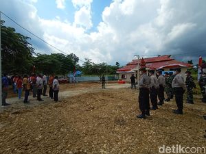 Upacara HUT RI Pertama di Kampung Tapal Batas: Saya Papua, Saya Indonesia! Upacara HUT RI Pertama di Kampung Tapal Batas: Saya Papua, Saya Indonesia!