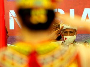 Upacara Pengibaran Bendera Berbusana Daerah