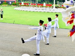Video Penurunan Bendera Merah Putih Akhiri Rangkaian HUT ke-75 RI