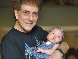 Makin Tua Makin Jadi, 8 Artis Pria yang Punya Anak Lagi di Atas Usia 60 Tahun