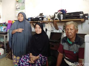Cerita Anak Antar Makan ke Ortu Terjebak di Rumah karena Jalan Ditembok